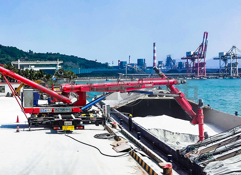 800-5000 DWT 150-500t / h أداة تفريغ السفن اللولبية المثبتة على المركبة